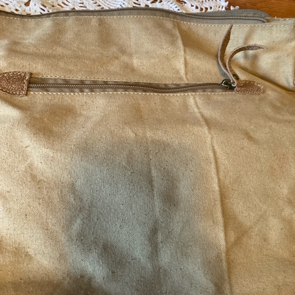 Shoulder Bag, LOTS of pockets, tan & light brown, Birdies Theme, Zipper closures - Picture 7 of 16